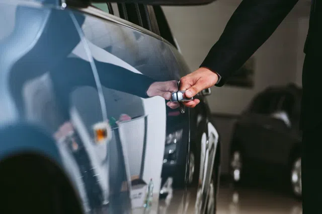 Hoe u een tweedehands auto kunt inspecteren voordat u deze aanschaft: de complete handleiding