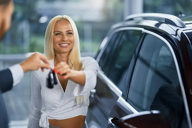 Wat staat er in de verkoopovereenkomst bij de verkoop van een auto?